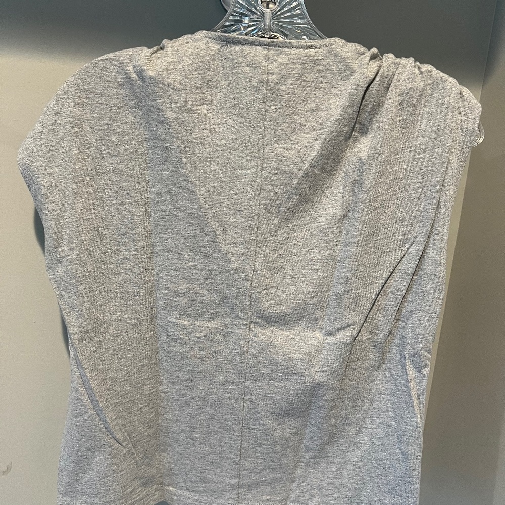 Sleeveless shirt